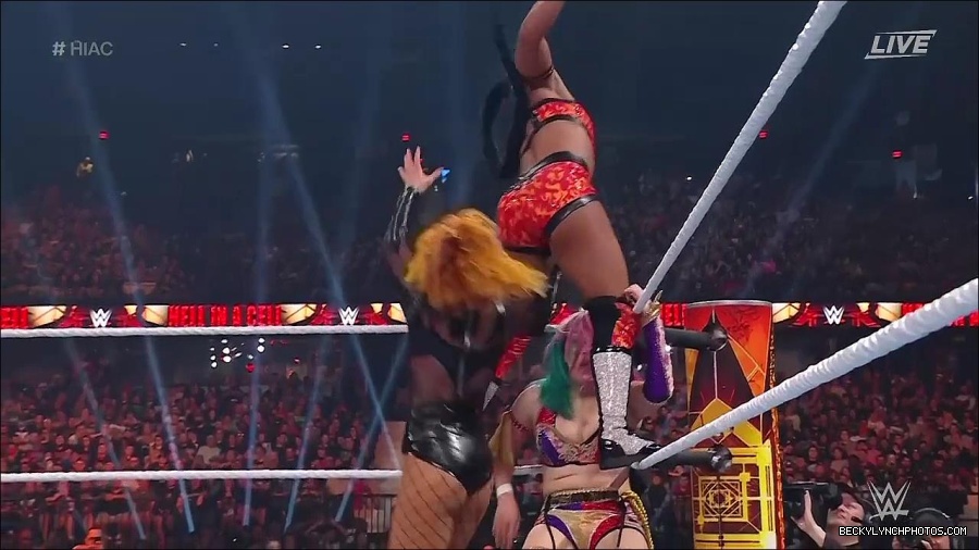 WWE_Hell_In_A_Cell_2022_720p_WEB_h264-HEEL_mp4_001430787.jpg