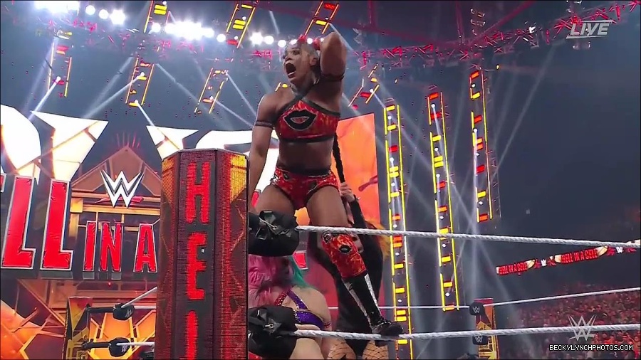 WWE_Hell_In_A_Cell_2022_720p_WEB_h264-HEEL_mp4_001431987.jpg
