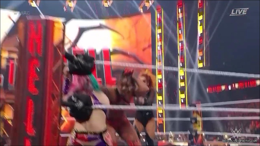 WWE_Hell_In_A_Cell_2022_720p_WEB_h264-HEEL_mp4_001432787.jpg