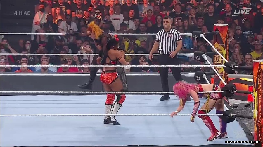 WWE_Hell_In_A_Cell_2022_720p_WEB_h264-HEEL_mp4_001440387.jpg