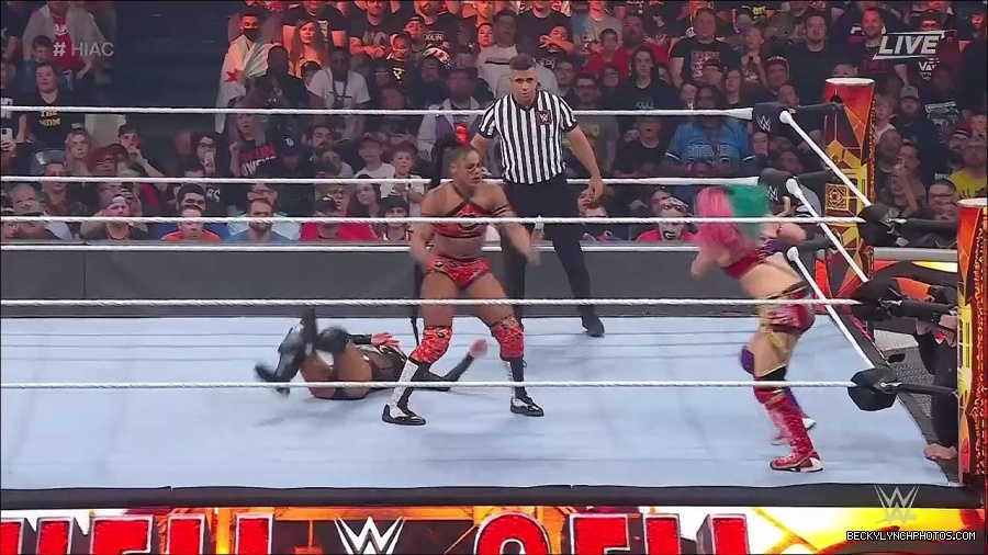 WWE_Hell_In_A_Cell_2022_720p_WEB_h264-HEEL_mp4_001442387.jpg