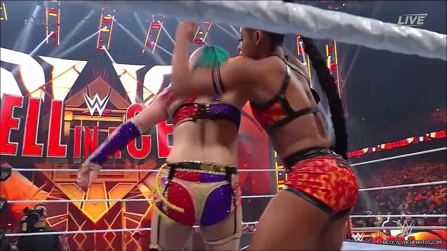 WWE_Hell_In_A_Cell_2022_720p_WEB_h264-HEEL_mp4_001443587.jpg