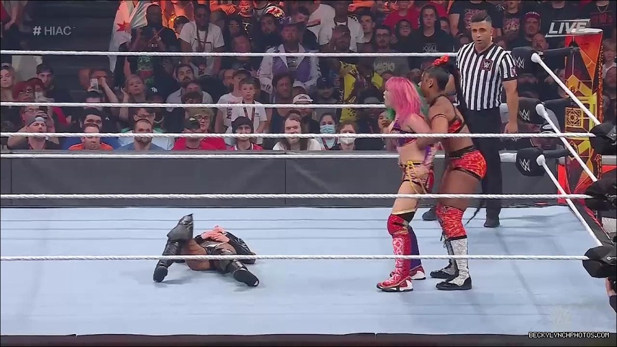 WWE_Hell_In_A_Cell_2022_720p_WEB_h264-HEEL_mp4_001444387.jpg