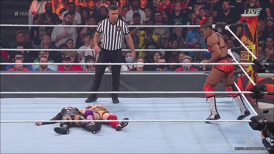 WWE_Hell_In_A_Cell_2022_720p_WEB_h264-HEEL_mp4_001453987.jpg