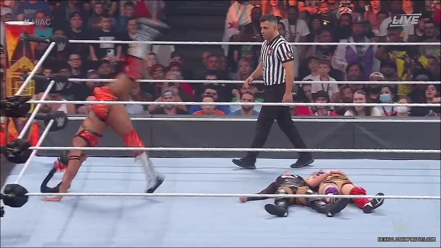 WWE_Hell_In_A_Cell_2022_720p_WEB_h264-HEEL_mp4_001455987.jpg