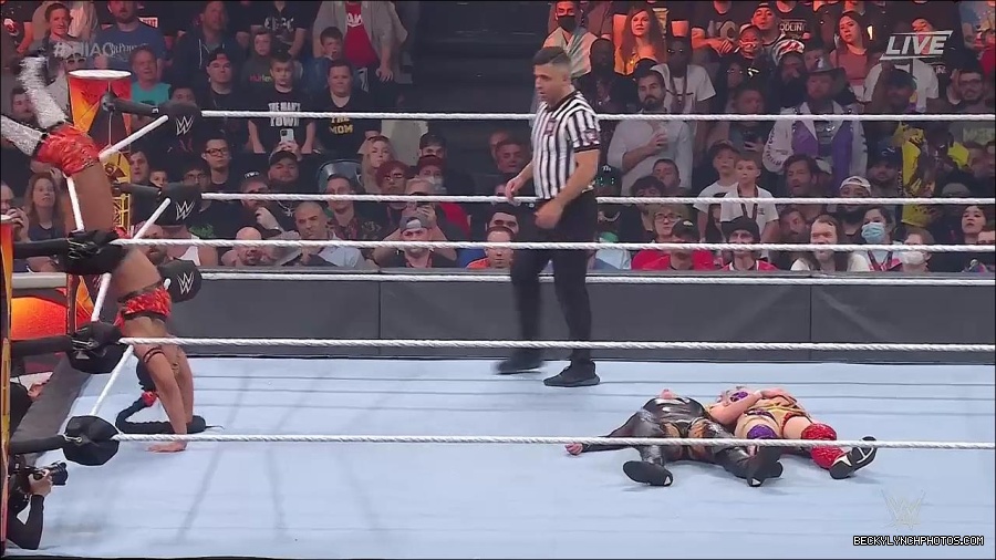 WWE_Hell_In_A_Cell_2022_720p_WEB_h264-HEEL_mp4_001456387.jpg