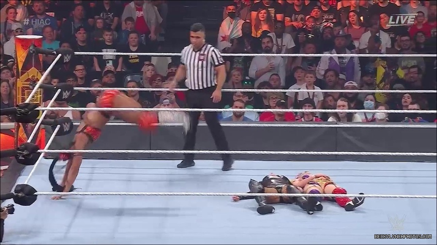 WWE_Hell_In_A_Cell_2022_720p_WEB_h264-HEEL_mp4_001456787.jpg