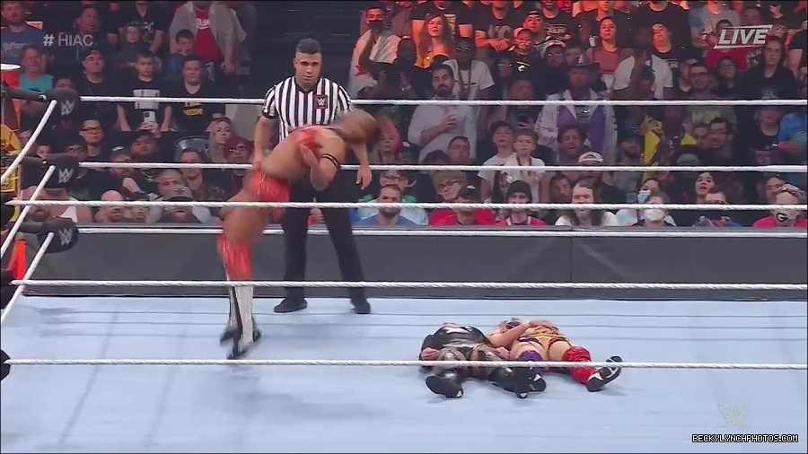 WWE_Hell_In_A_Cell_2022_720p_WEB_h264-HEEL_mp4_001457187.jpg