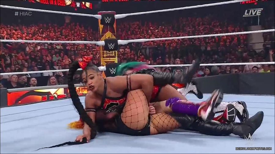 WWE_Hell_In_A_Cell_2022_720p_WEB_h264-HEEL_mp4_001458787.jpg