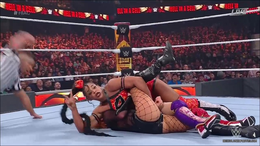 WWE_Hell_In_A_Cell_2022_720p_WEB_h264-HEEL_mp4_001459587.jpg