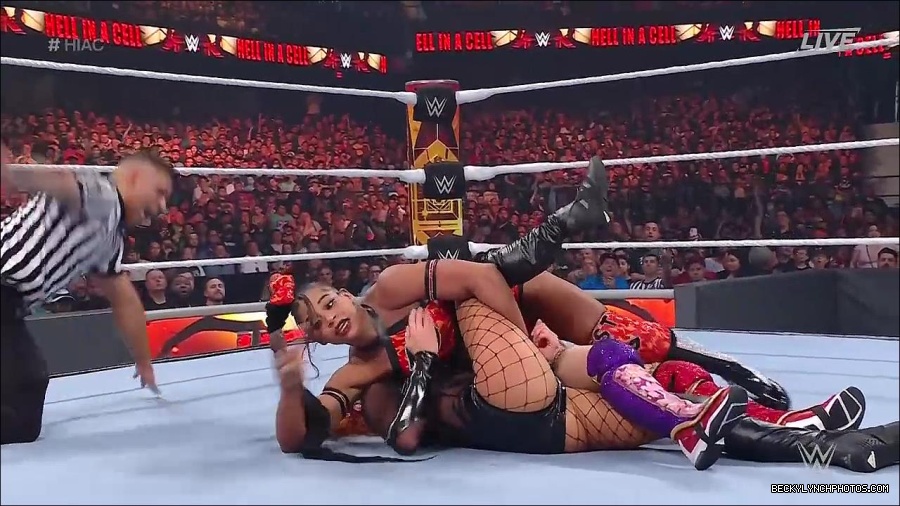 WWE_Hell_In_A_Cell_2022_720p_WEB_h264-HEEL_mp4_001459987.jpg