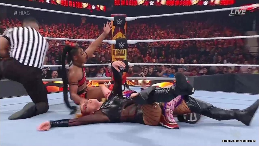 WWE_Hell_In_A_Cell_2022_720p_WEB_h264-HEEL_mp4_001461987.jpg