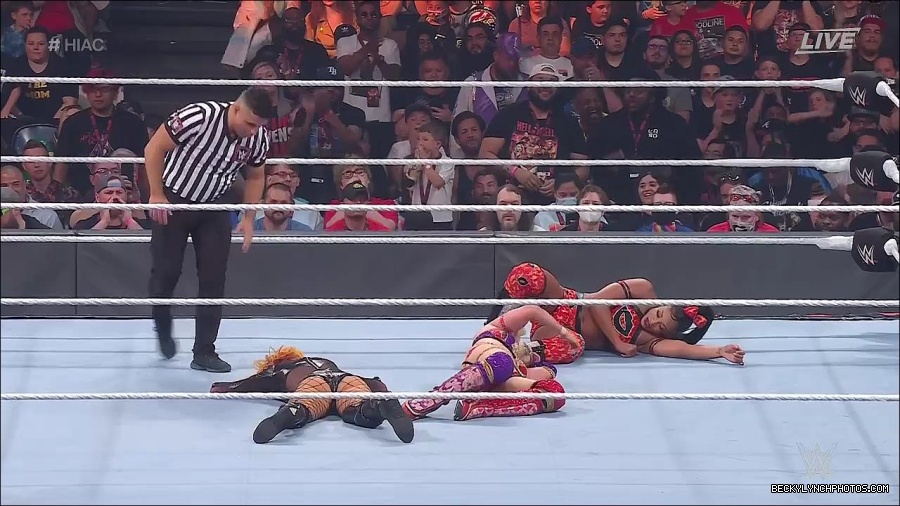 WWE_Hell_In_A_Cell_2022_720p_WEB_h264-HEEL_mp4_001484387.jpg