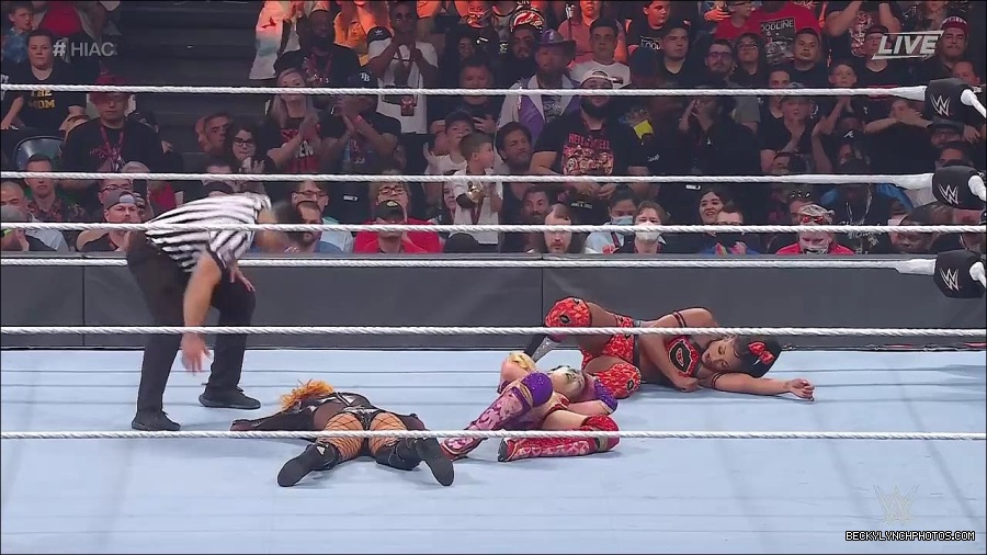 WWE_Hell_In_A_Cell_2022_720p_WEB_h264-HEEL_mp4_001484787.jpg