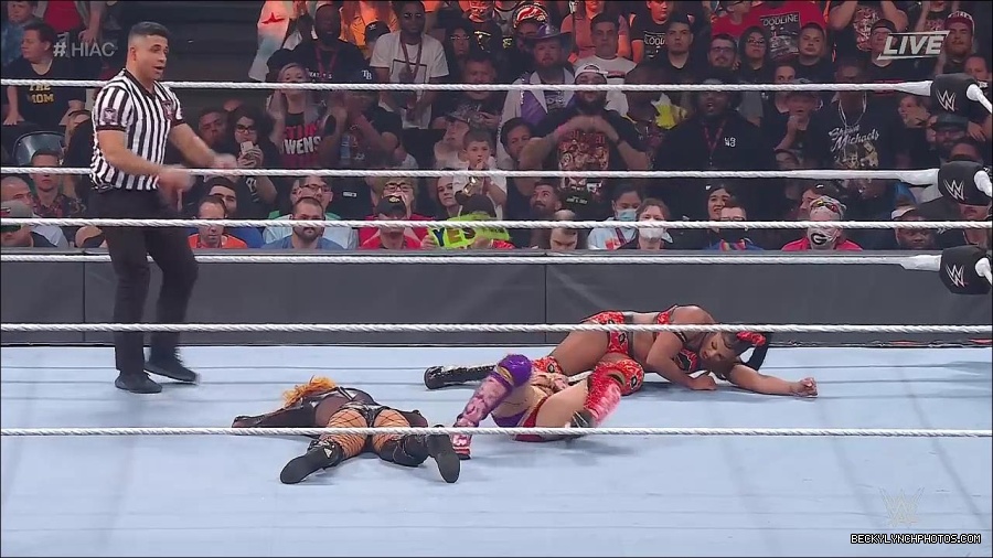 WWE_Hell_In_A_Cell_2022_720p_WEB_h264-HEEL_mp4_001487187.jpg