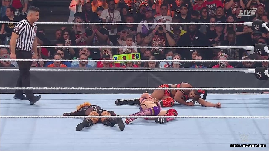 WWE_Hell_In_A_Cell_2022_720p_WEB_h264-HEEL_mp4_001487587.jpg