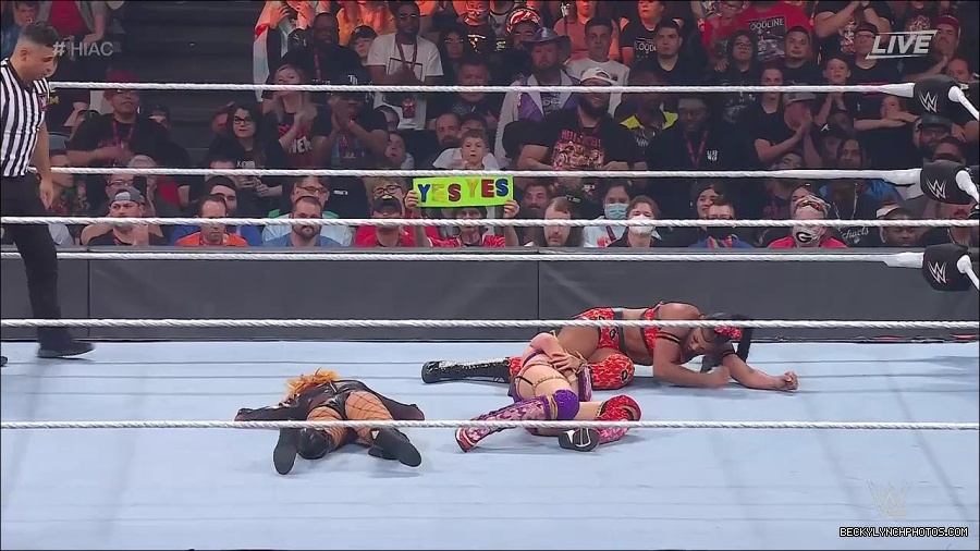 WWE_Hell_In_A_Cell_2022_720p_WEB_h264-HEEL_mp4_001488387.jpg