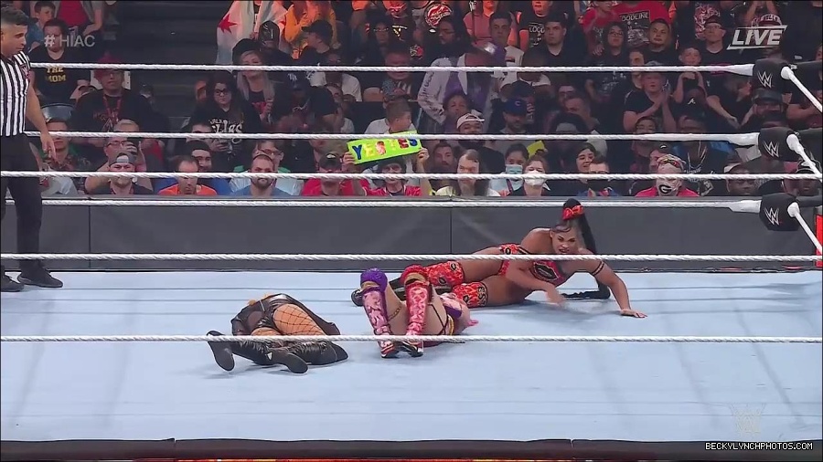 WWE_Hell_In_A_Cell_2022_720p_WEB_h264-HEEL_mp4_001491187.jpg