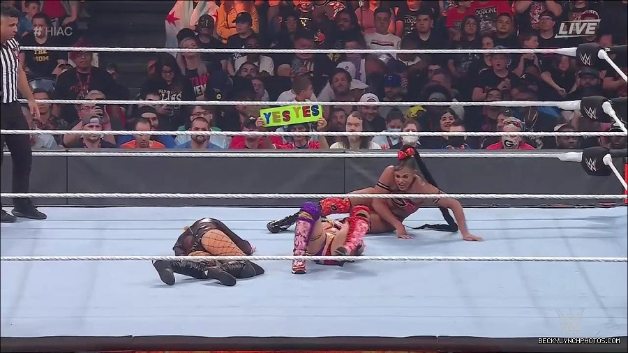 WWE_Hell_In_A_Cell_2022_720p_WEB_h264-HEEL_mp4_001491587.jpg