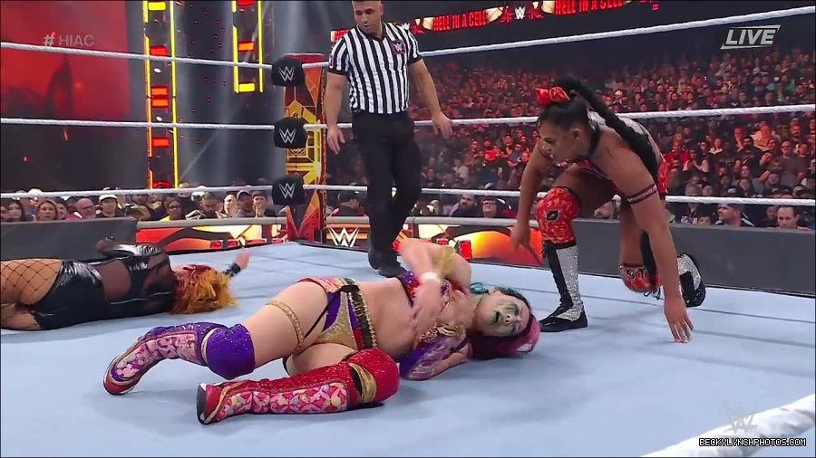 WWE_Hell_In_A_Cell_2022_720p_WEB_h264-HEEL_mp4_001493987.jpg