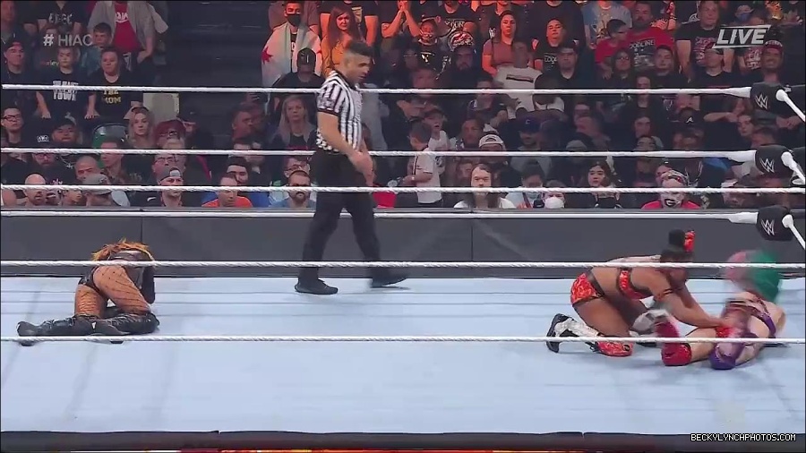 WWE_Hell_In_A_Cell_2022_720p_WEB_h264-HEEL_mp4_001497187.jpg