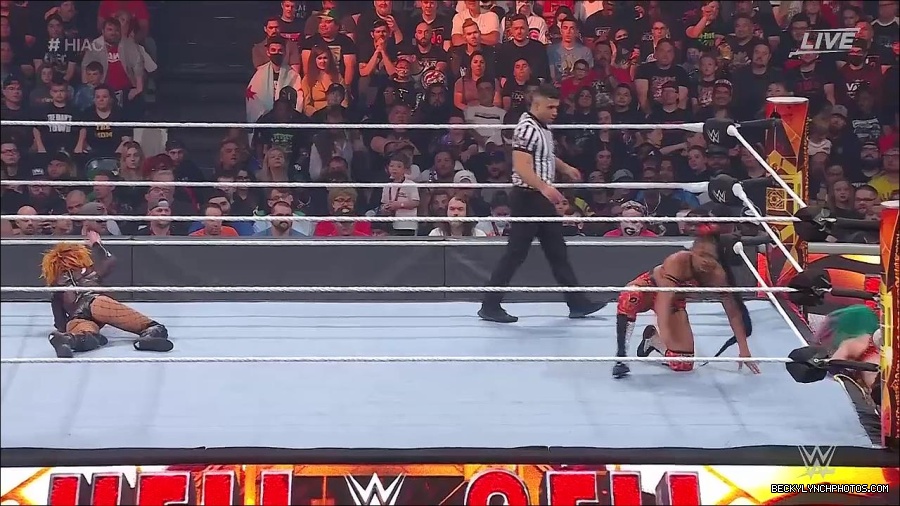 WWE_Hell_In_A_Cell_2022_720p_WEB_h264-HEEL_mp4_001498387.jpg