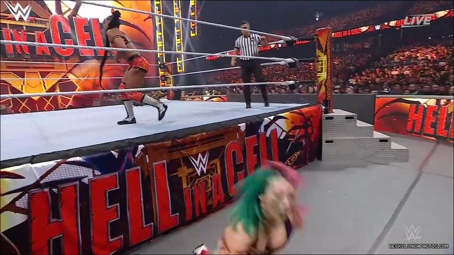 WWE_Hell_In_A_Cell_2022_720p_WEB_h264-HEEL_mp4_001499187.jpg
