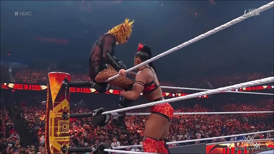 WWE_Hell_In_A_Cell_2022_720p_WEB_h264-HEEL_mp4_001508787.jpg