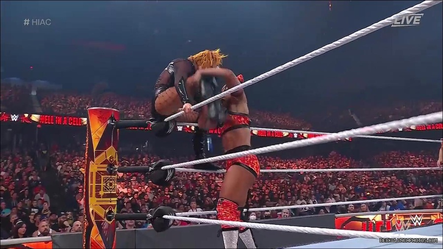 WWE_Hell_In_A_Cell_2022_720p_WEB_h264-HEEL_mp4_001509587.jpg