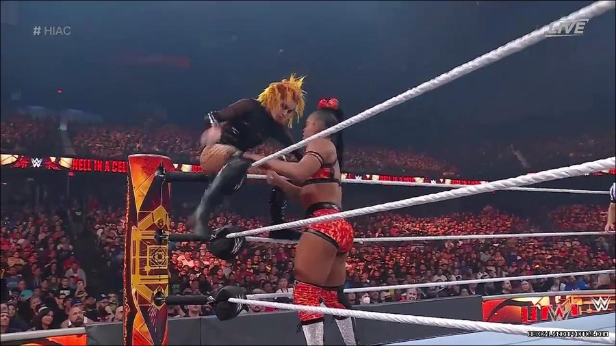 WWE_Hell_In_A_Cell_2022_720p_WEB_h264-HEEL_mp4_001509987.jpg