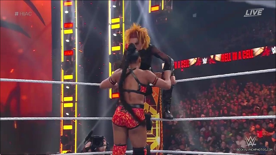 WWE_Hell_In_A_Cell_2022_720p_WEB_h264-HEEL_mp4_001510387.jpg
