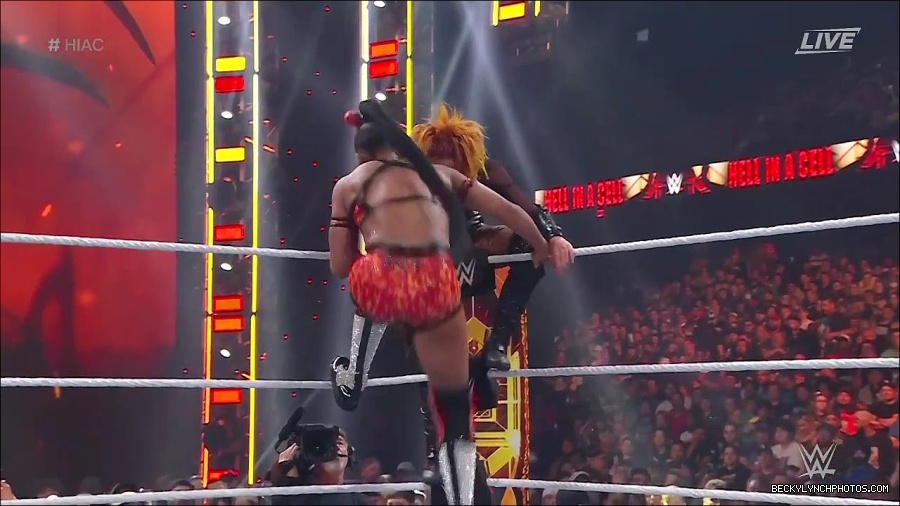 WWE_Hell_In_A_Cell_2022_720p_WEB_h264-HEEL_mp4_001511987.jpg
