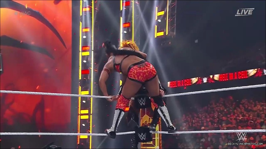 WWE_Hell_In_A_Cell_2022_720p_WEB_h264-HEEL_mp4_001513587.jpg