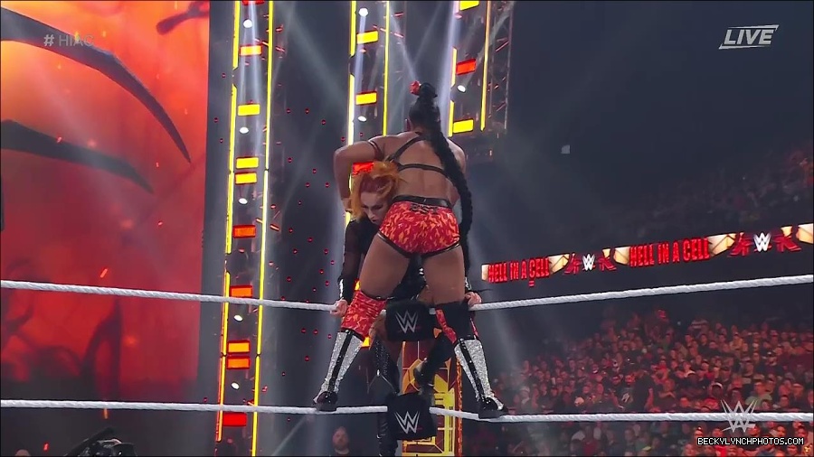 WWE_Hell_In_A_Cell_2022_720p_WEB_h264-HEEL_mp4_001514387.jpg