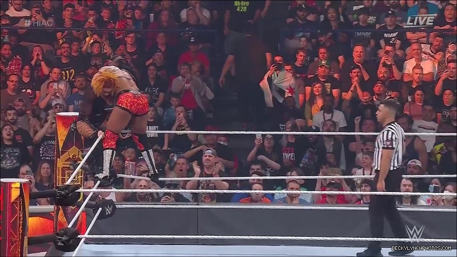 WWE_Hell_In_A_Cell_2022_720p_WEB_h264-HEEL_mp4_001519187.jpg