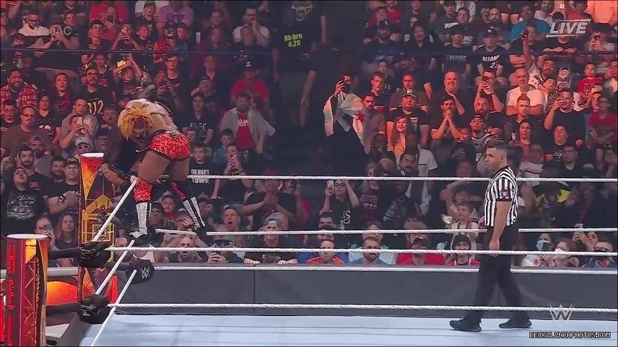 WWE_Hell_In_A_Cell_2022_720p_WEB_h264-HEEL_mp4_001519987.jpg