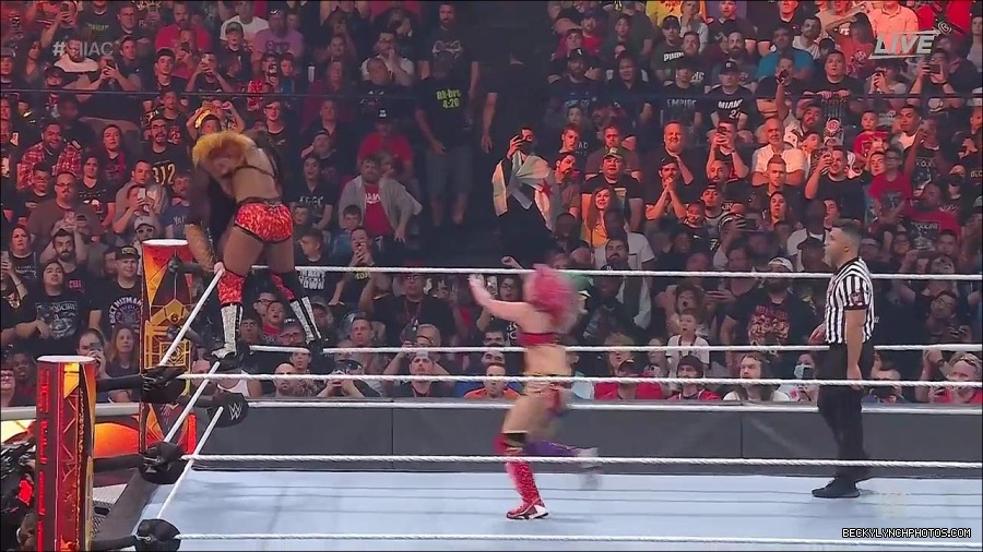 WWE_Hell_In_A_Cell_2022_720p_WEB_h264-HEEL_mp4_001521187.jpg