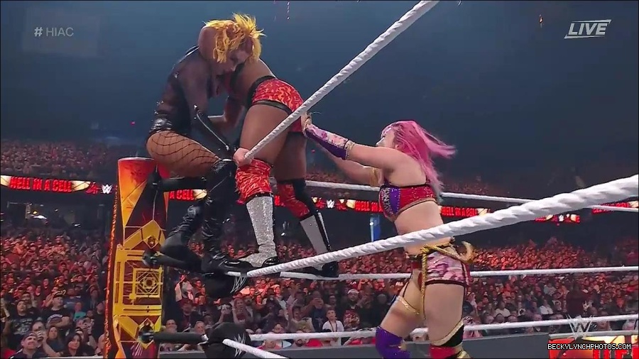 WWE_Hell_In_A_Cell_2022_720p_WEB_h264-HEEL_mp4_001522787.jpg