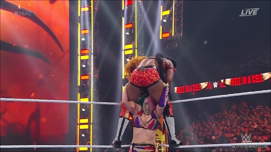 WWE_Hell_In_A_Cell_2022_720p_WEB_h264-HEEL_mp4_001531187.jpg