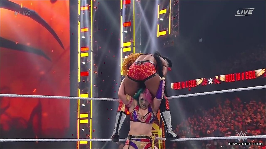 WWE_Hell_In_A_Cell_2022_720p_WEB_h264-HEEL_mp4_001531587.jpg