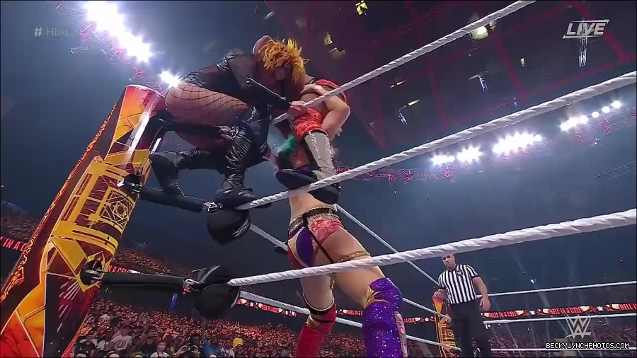 WWE_Hell_In_A_Cell_2022_720p_WEB_h264-HEEL_mp4_001531987.jpg