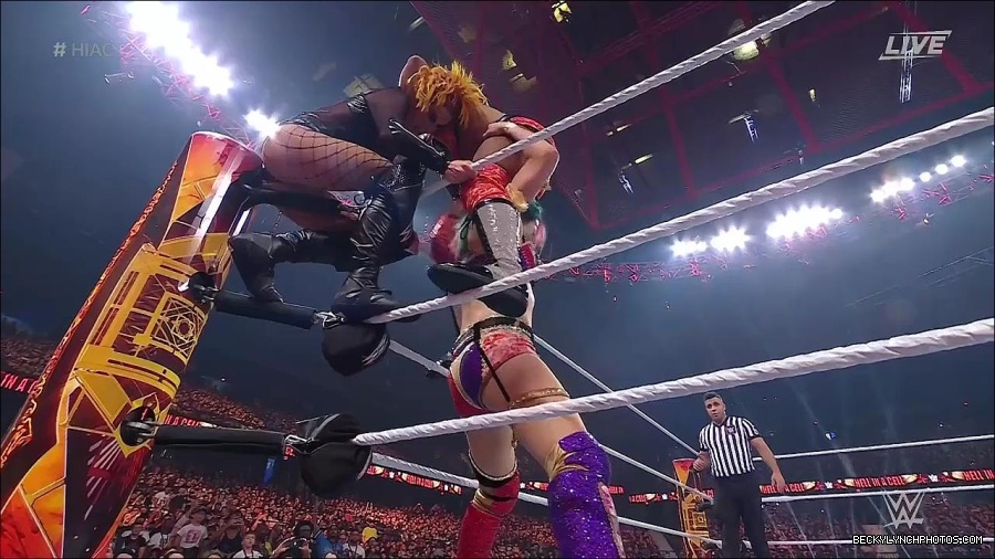 WWE_Hell_In_A_Cell_2022_720p_WEB_h264-HEEL_mp4_001532387.jpg