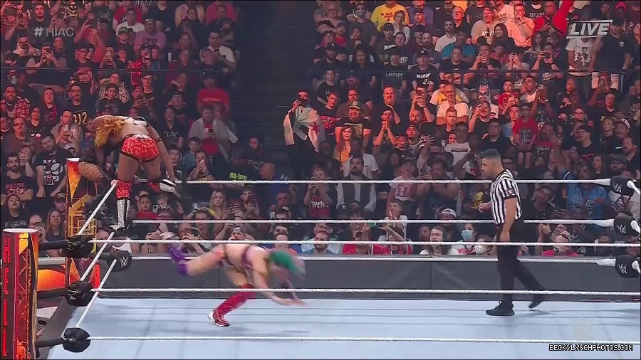WWE_Hell_In_A_Cell_2022_720p_WEB_h264-HEEL_mp4_001534387.jpg