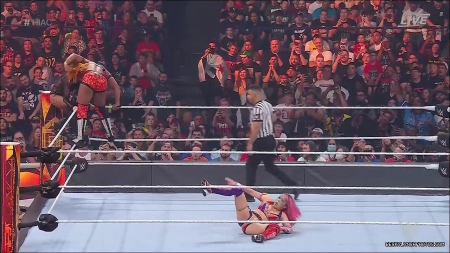 WWE_Hell_In_A_Cell_2022_720p_WEB_h264-HEEL_mp4_001535587.jpg