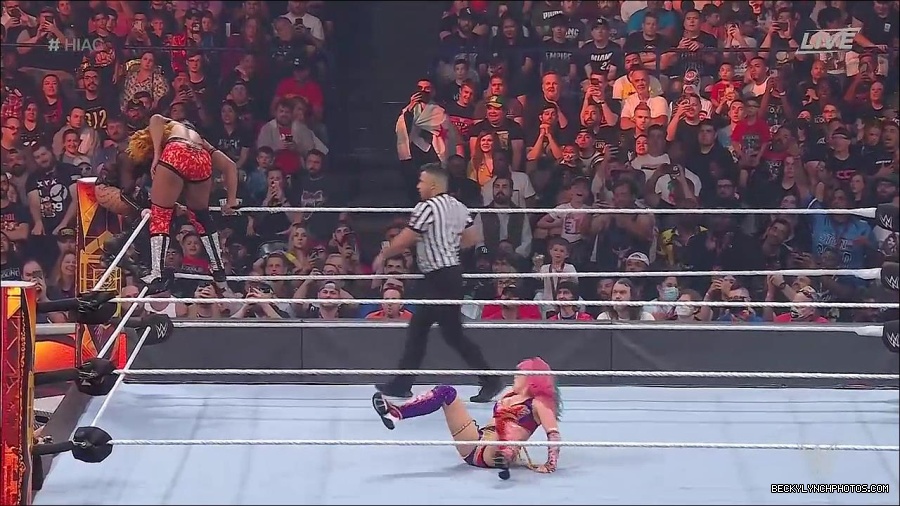 WWE_Hell_In_A_Cell_2022_720p_WEB_h264-HEEL_mp4_001535987.jpg