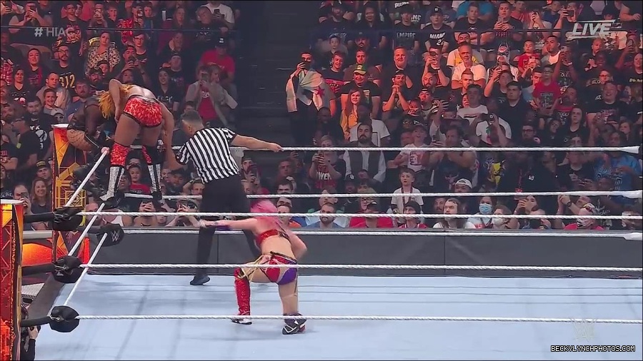 WWE_Hell_In_A_Cell_2022_720p_WEB_h264-HEEL_mp4_001537187.jpg