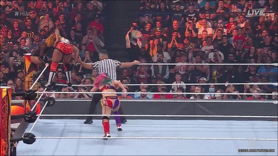 WWE_Hell_In_A_Cell_2022_720p_WEB_h264-HEEL_mp4_001537587.jpg