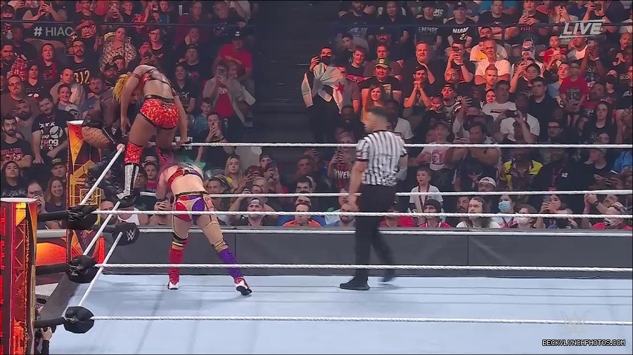 WWE_Hell_In_A_Cell_2022_720p_WEB_h264-HEEL_mp4_001538387.jpg