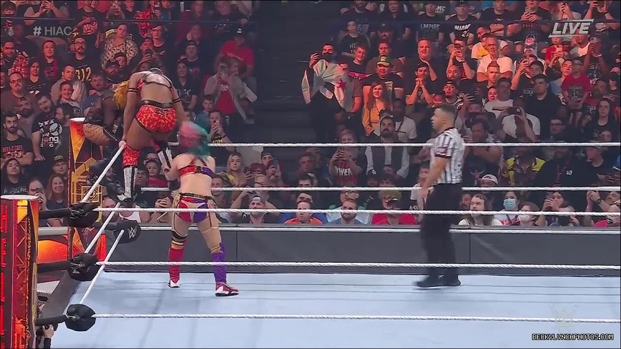 WWE_Hell_In_A_Cell_2022_720p_WEB_h264-HEEL_mp4_001538787.jpg