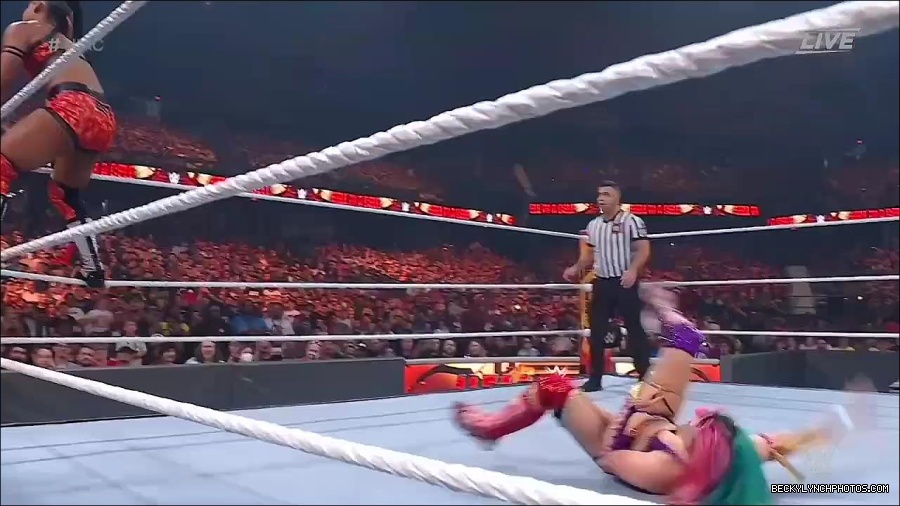 WWE_Hell_In_A_Cell_2022_720p_WEB_h264-HEEL_mp4_001540387.jpg